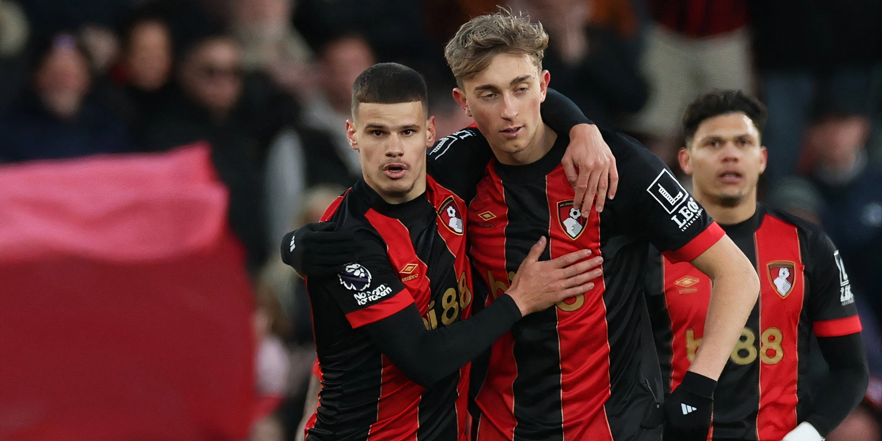 Bộ đôi hậu vệ Milos Kerkez và Dean Huijsen khi còn thi đấu cho Bournemouth.