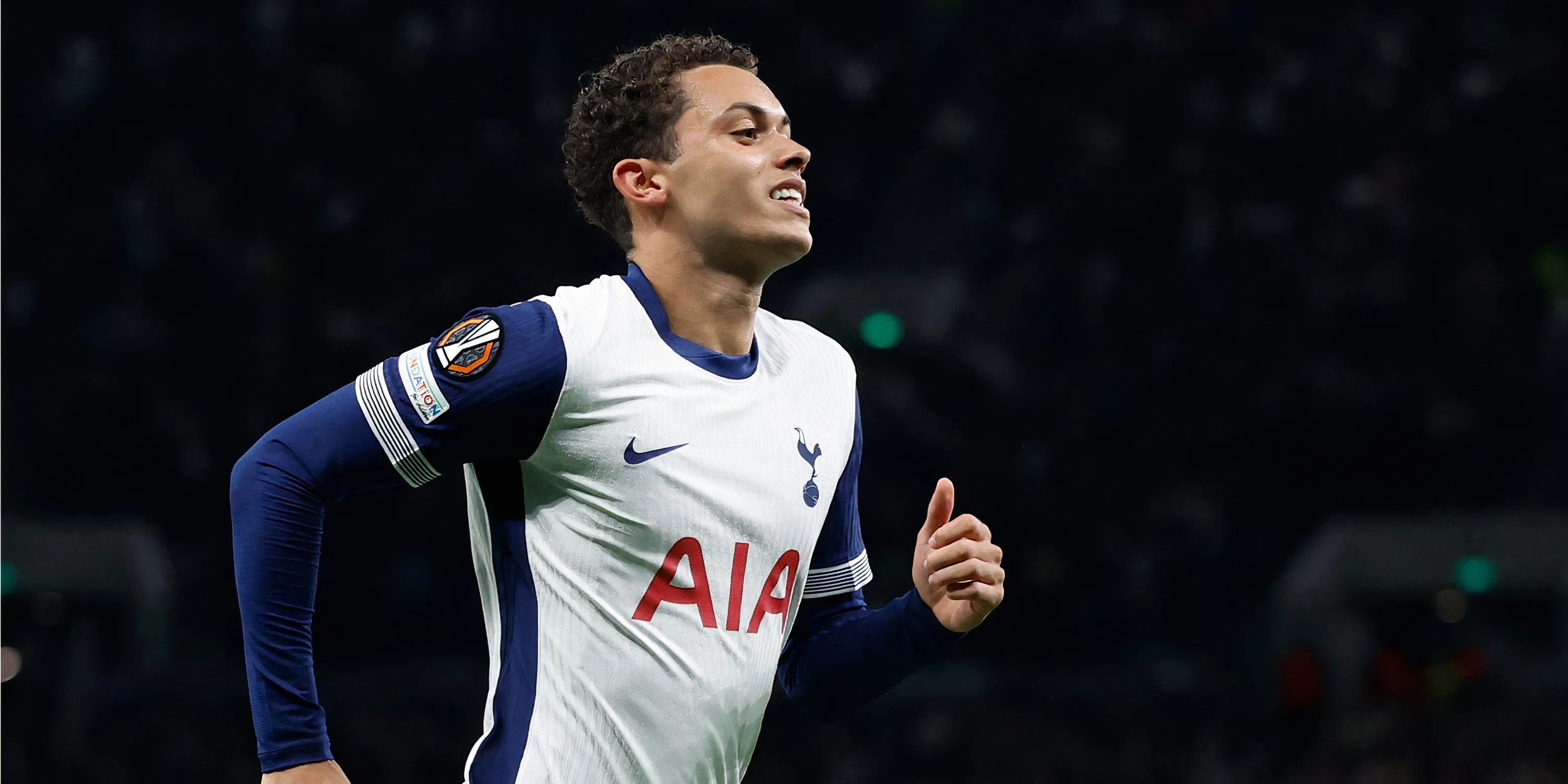 Cầu thủ chạy cánh Brennan Johnson của Tottenham