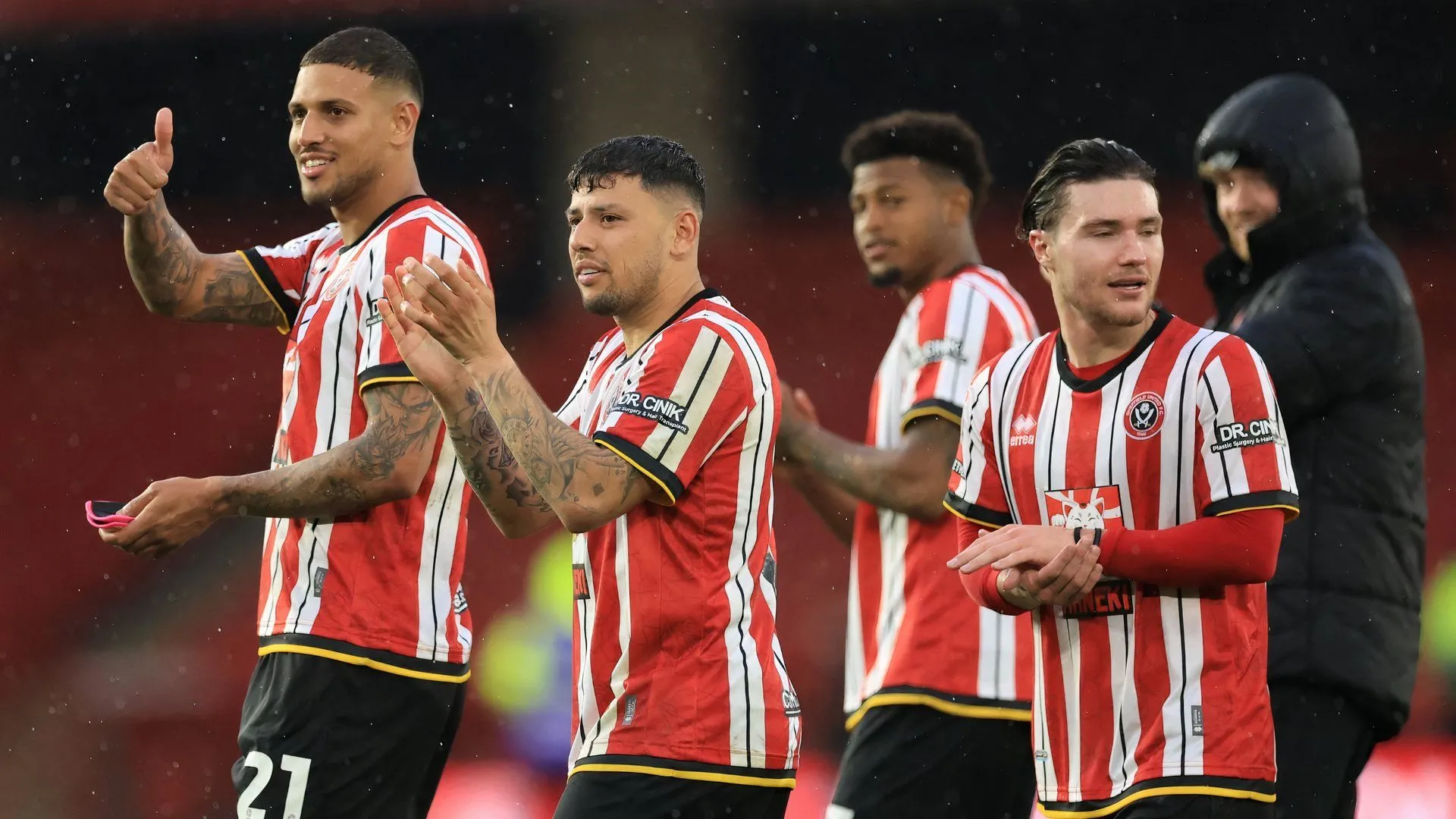Cầu thủ Sheffield United tri ân người hâm mộ