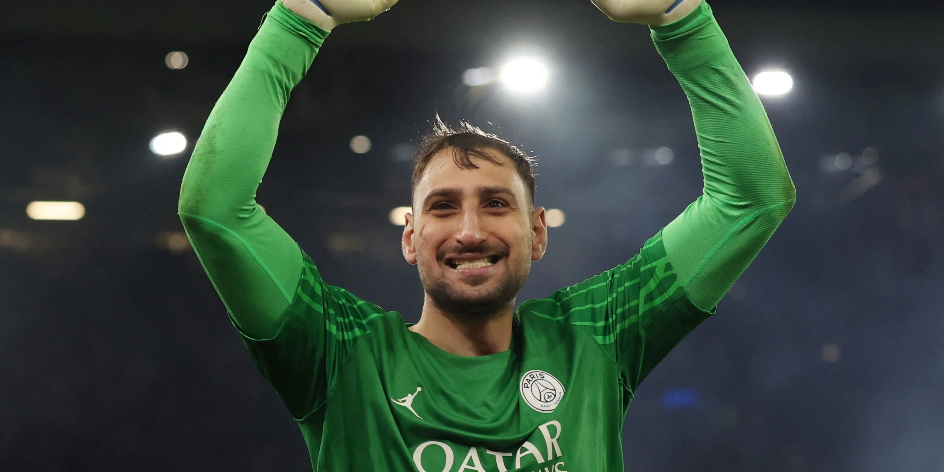 Gianluigi Donnarumma trong trang phục thủ môn PSG.