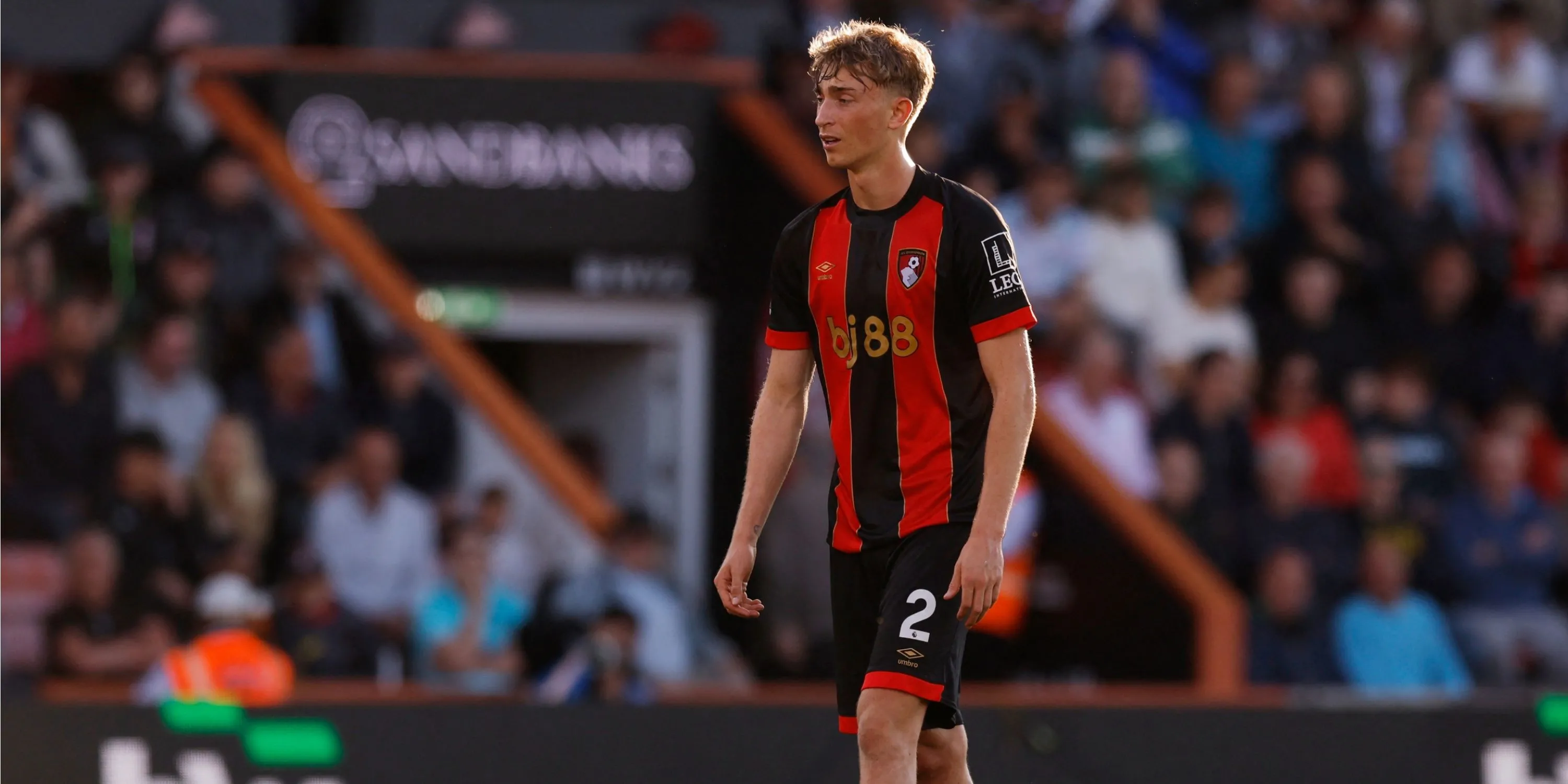 Hậu vệ Dean Huijsen trong màu áo Bournemouth, người Chelsea đã theo đuổi trước khi chuyển sang Real Madrid