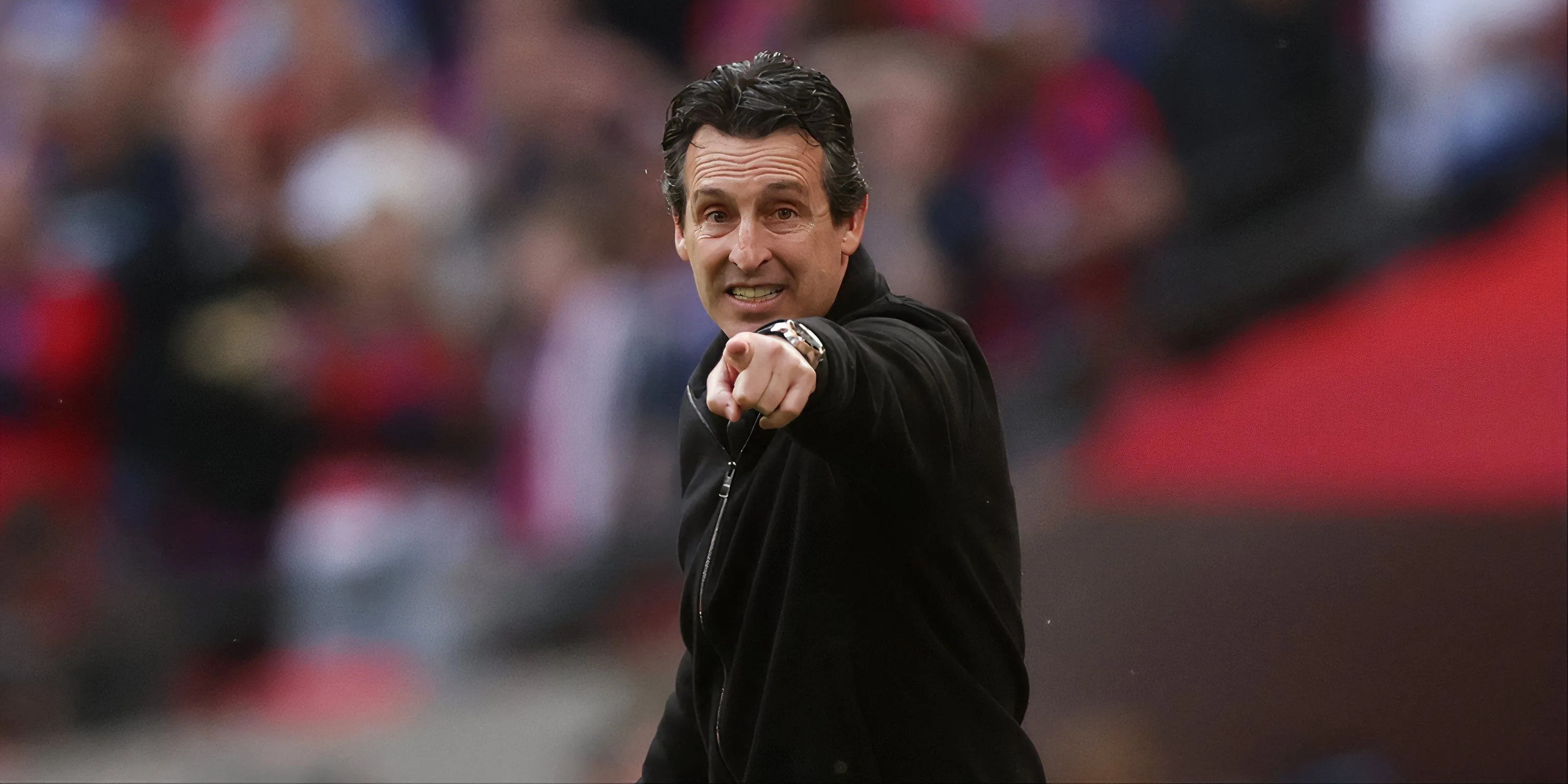 Huấn luyện viên Unai Emery của Aston Villa