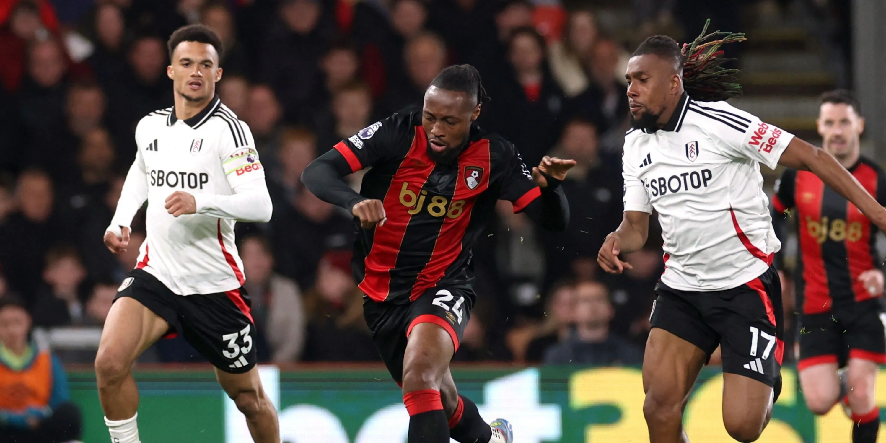 Khoảnh khắc dứt điểm của Antoine Semenyo trong màu áo Bournemouth.