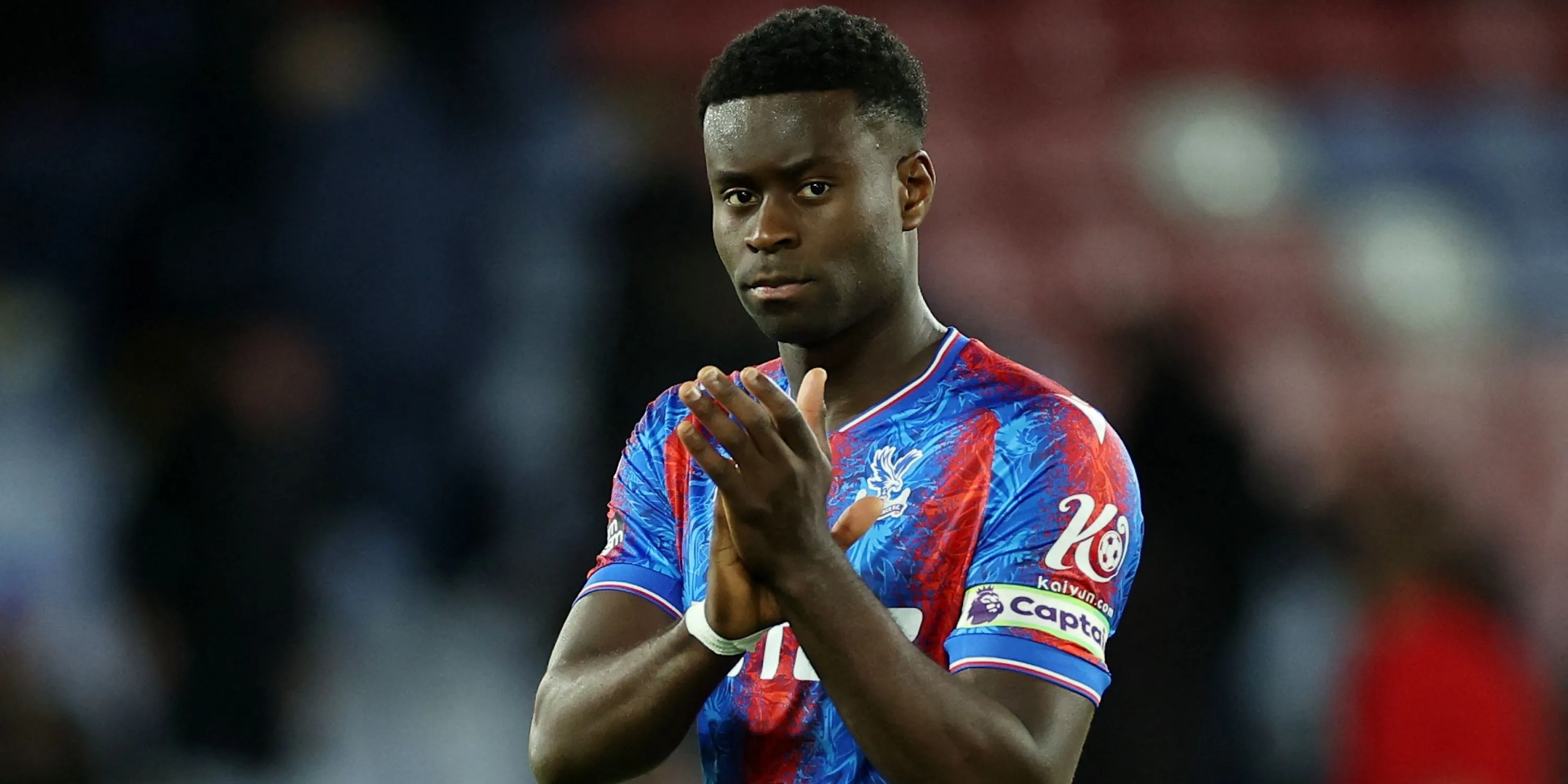 Marc Guehi ăn mừng cùng Crystal Palace sau trận chung kết FA Cup.