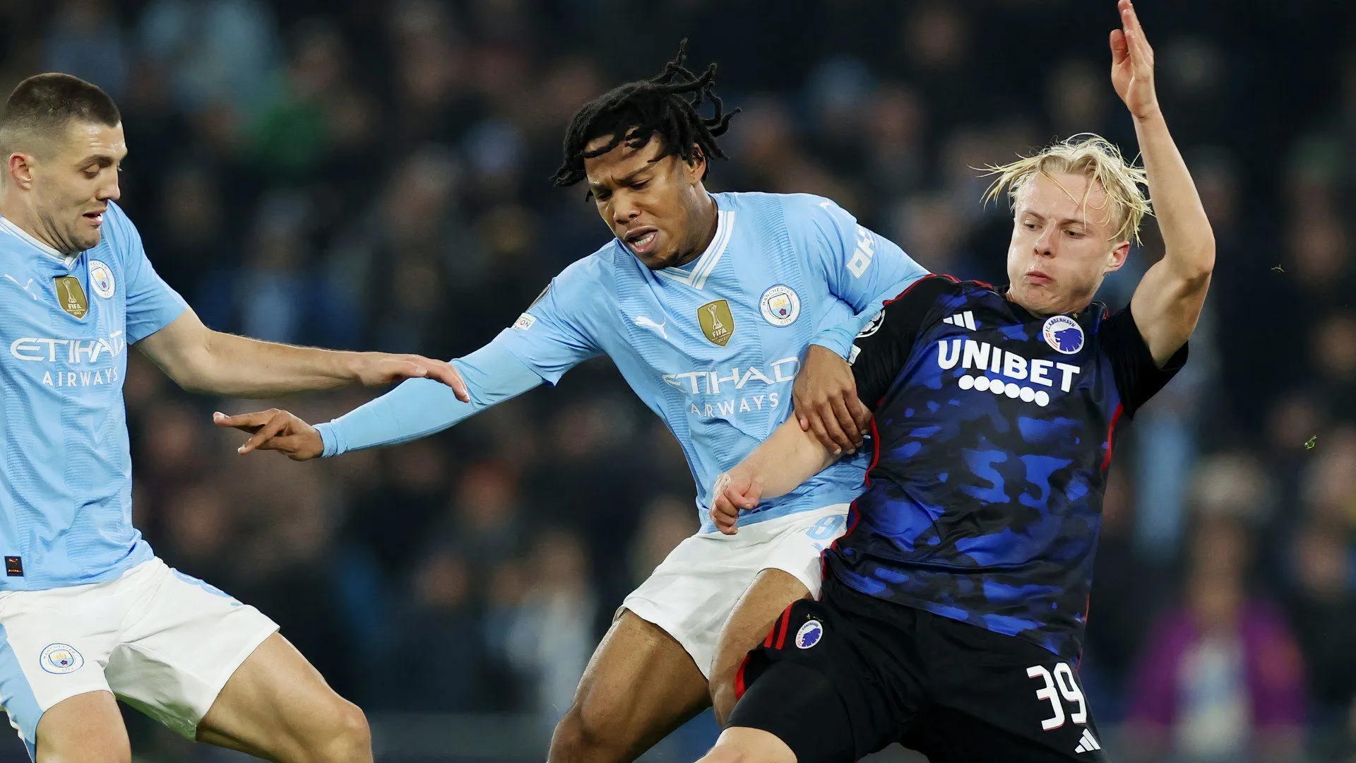 Micah Hamilton trong màu áo Manchester City, một mục tiêu tiềm năng cho Plymouth Argyle