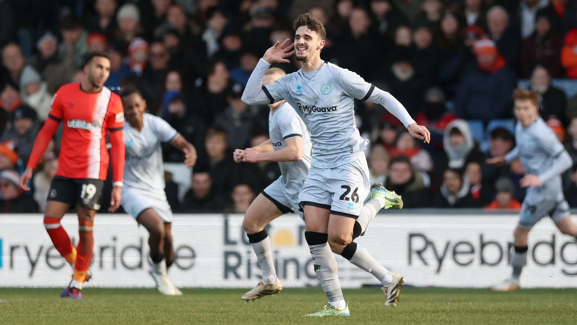 Mihailo Ivanovic ăn mừng bàn thắng cho Millwall trong trận đấu tại Championship, thể hiện phong độ cao