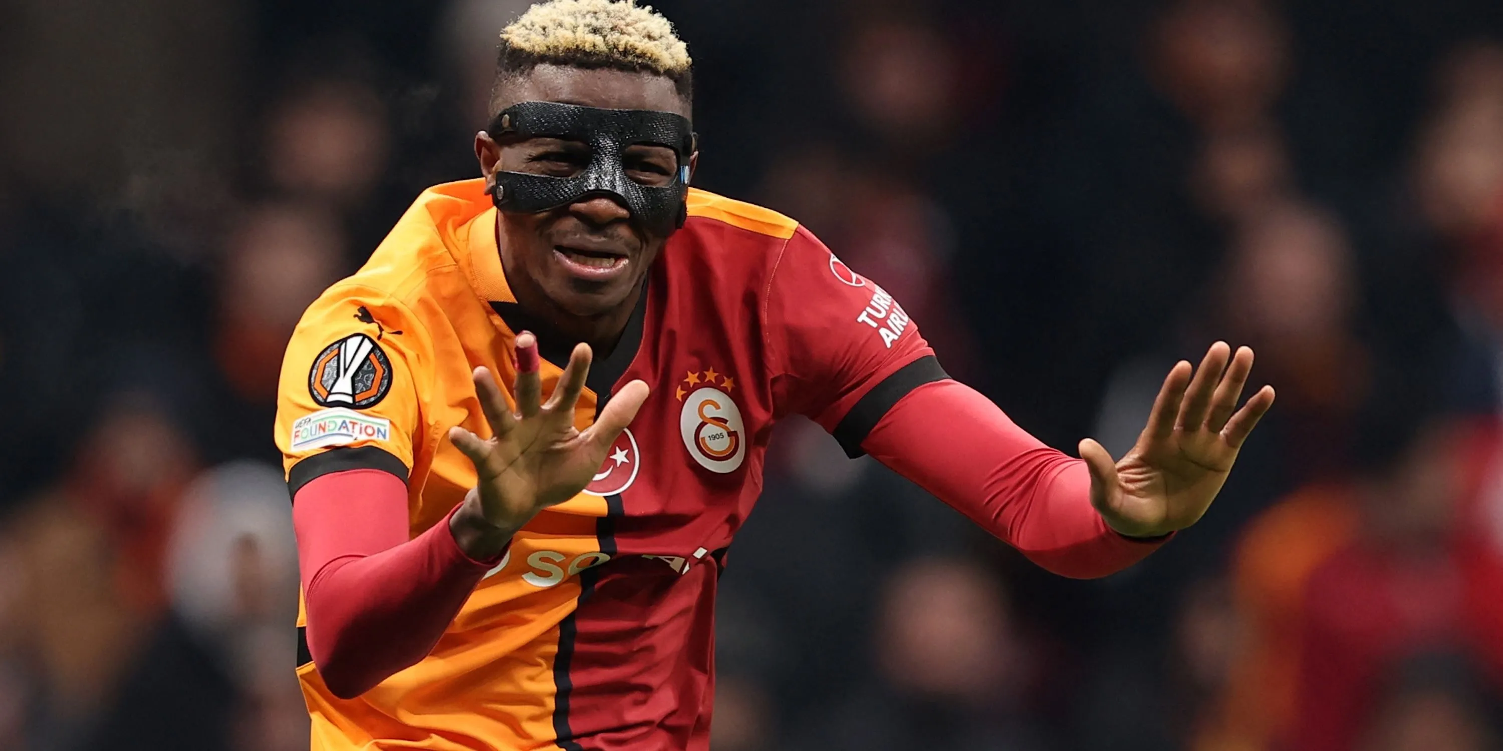 Tiền đạo Victor Osimhen của Galatasaray phản ứng trên sân