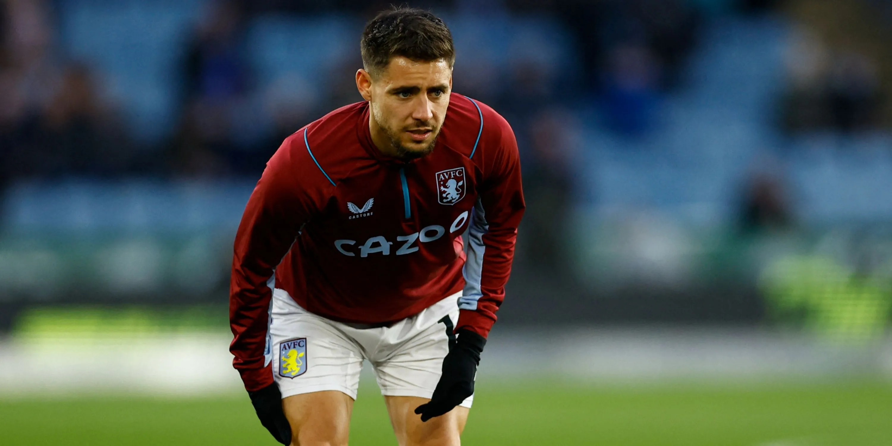 Alex Moreno thi đấu cho Aston Villa tại Premier League, hậu vệ trái được Leeds United quan tâm