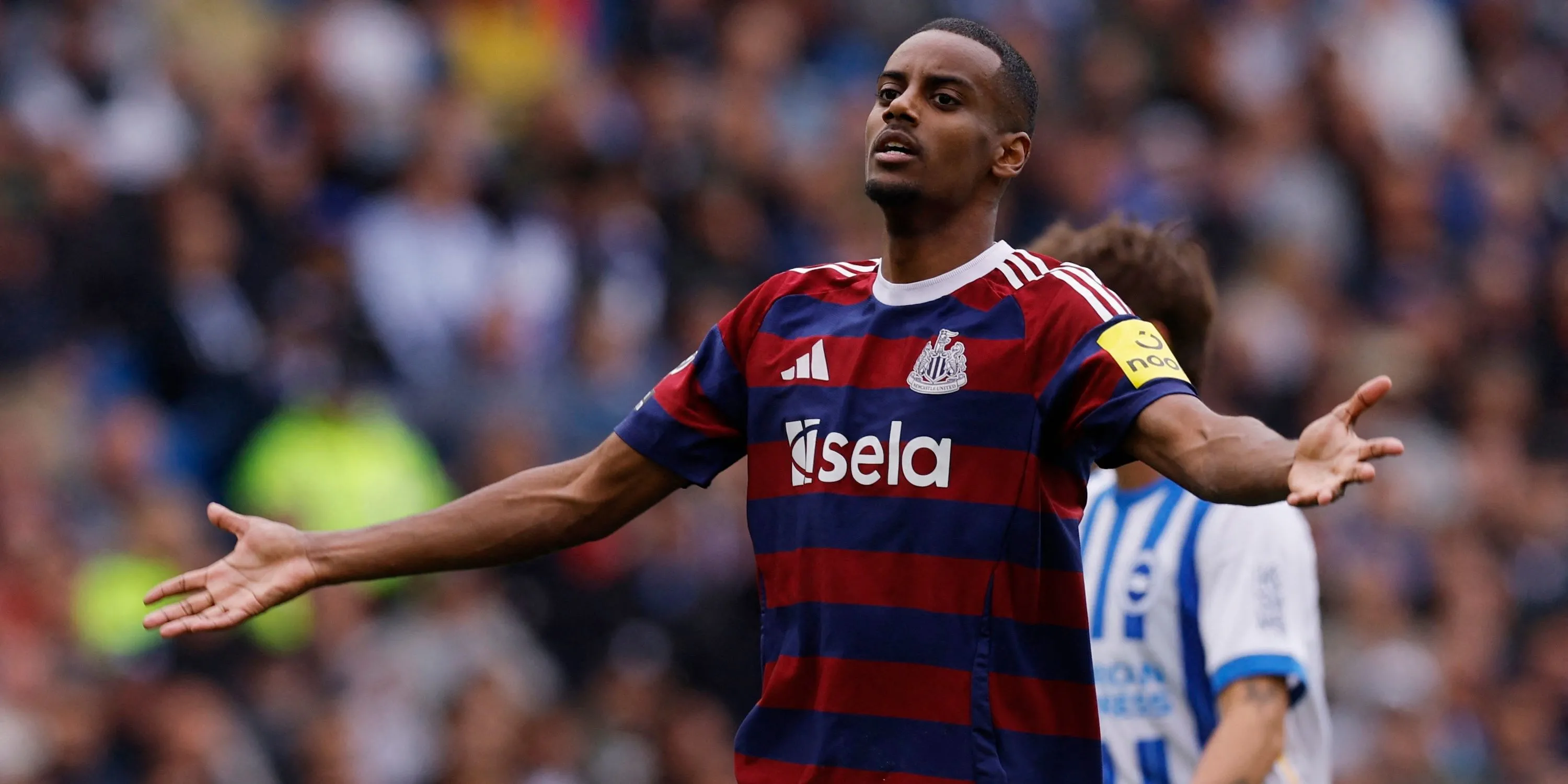 Alexander Isak ăn mừng bàn thắng, minh chứng cho khả năng dứt điểm và đóng góp toàn diện vào lối chơi của Newcastle.