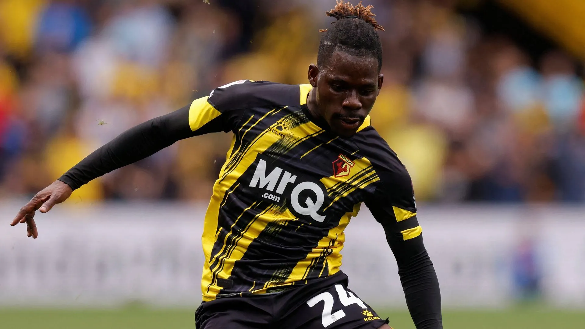 Cầu thủ trong trận đấu tại Championship, giải đấu mà Ipswich Town và Watford đang thi đấu