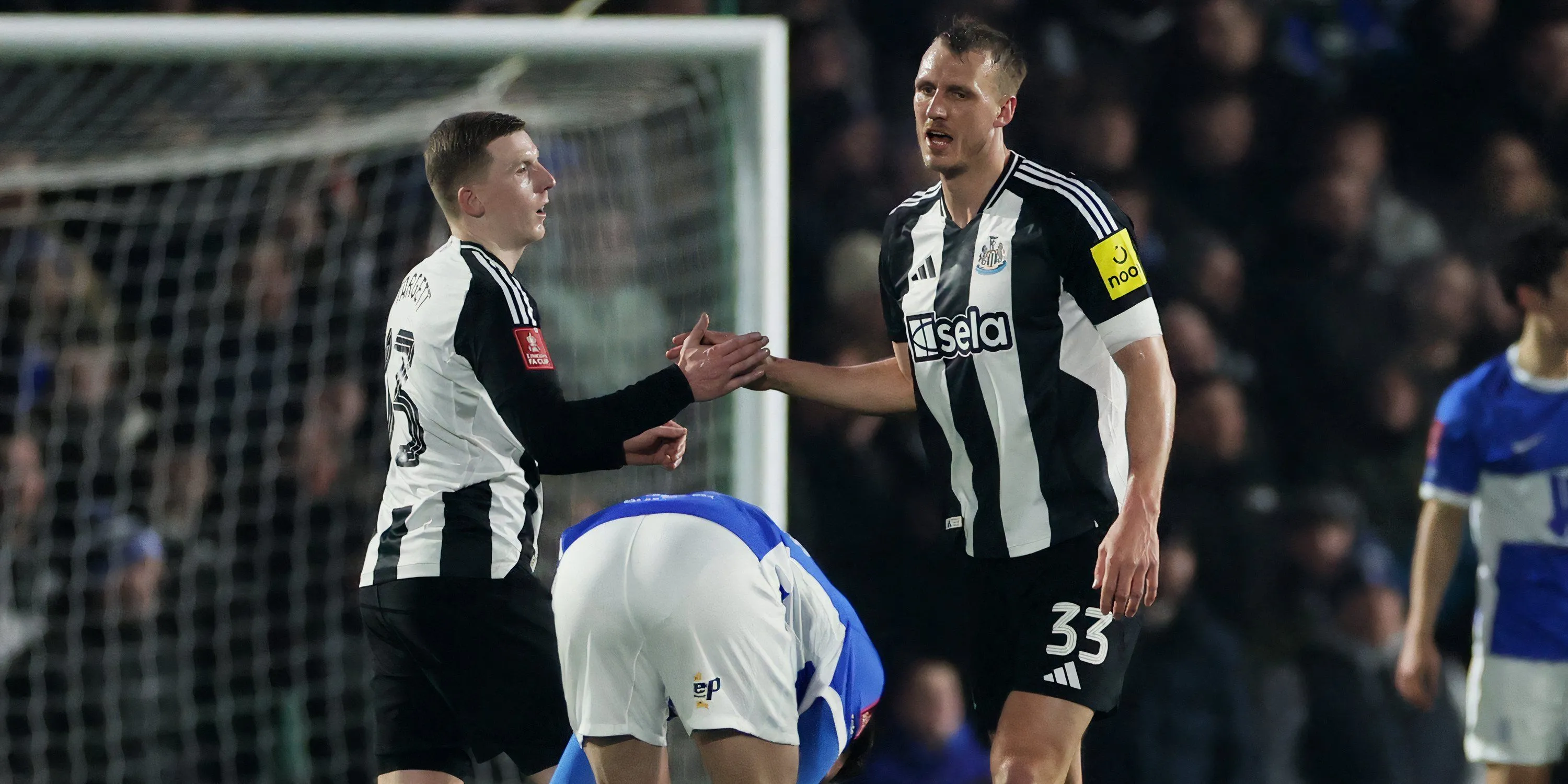 Hậu vệ trái Matt Targett trong trận đấu cho Newcastle United, có thể là một phần trong thương vụ chuyển nhượng Marc Guehi tới Palace.