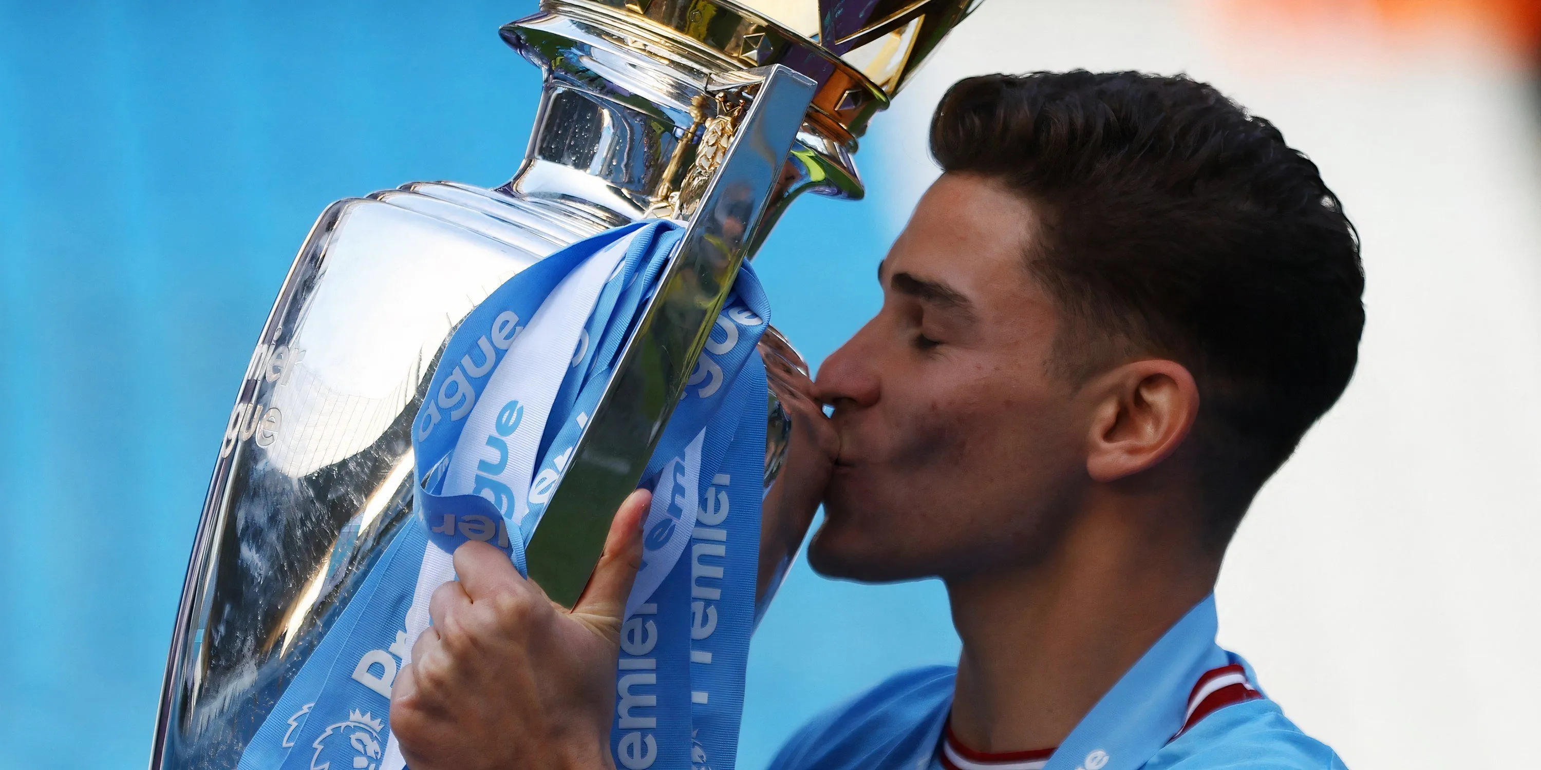 Julian Alvarez ăn mừng cùng danh hiệu Ngoại hạng Anh khi còn ở Man City