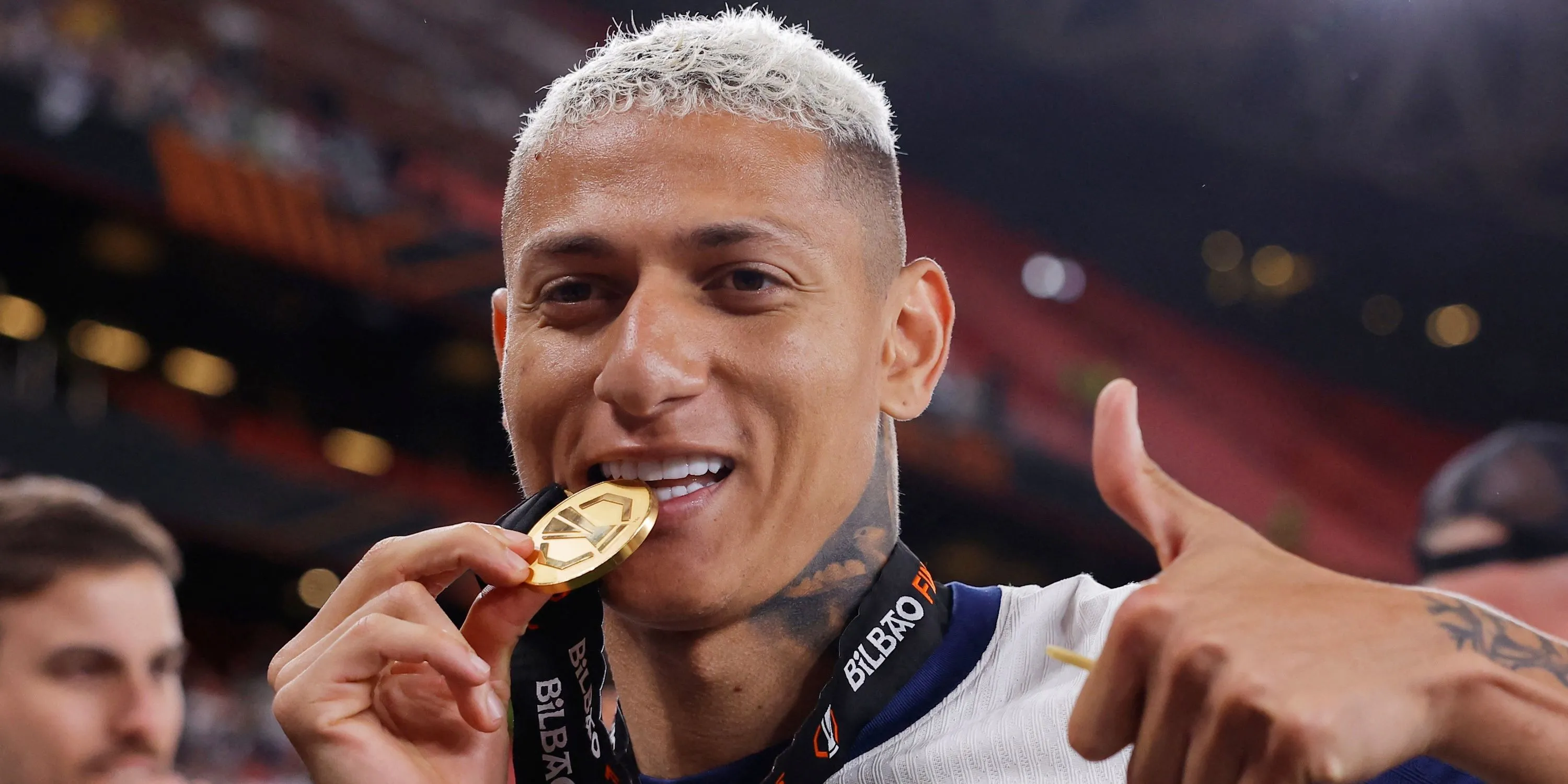 Richarlison của Tottenham Hotspur ăn mừng sau khi giành chiến thắng trong trận chung kết Europa League