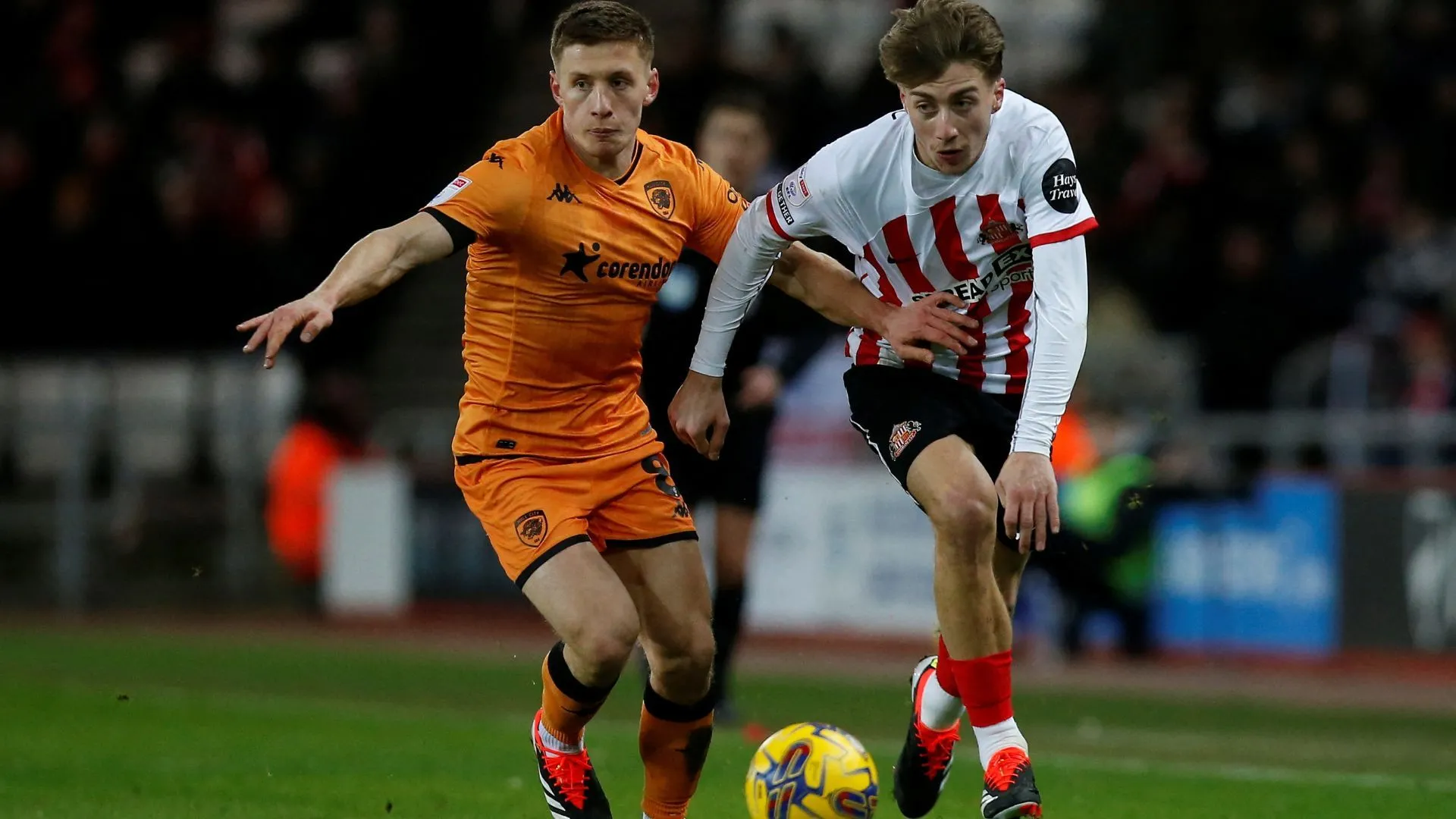 Tiền vệ Greg Docherty trong màu áo Charlton Athletic.