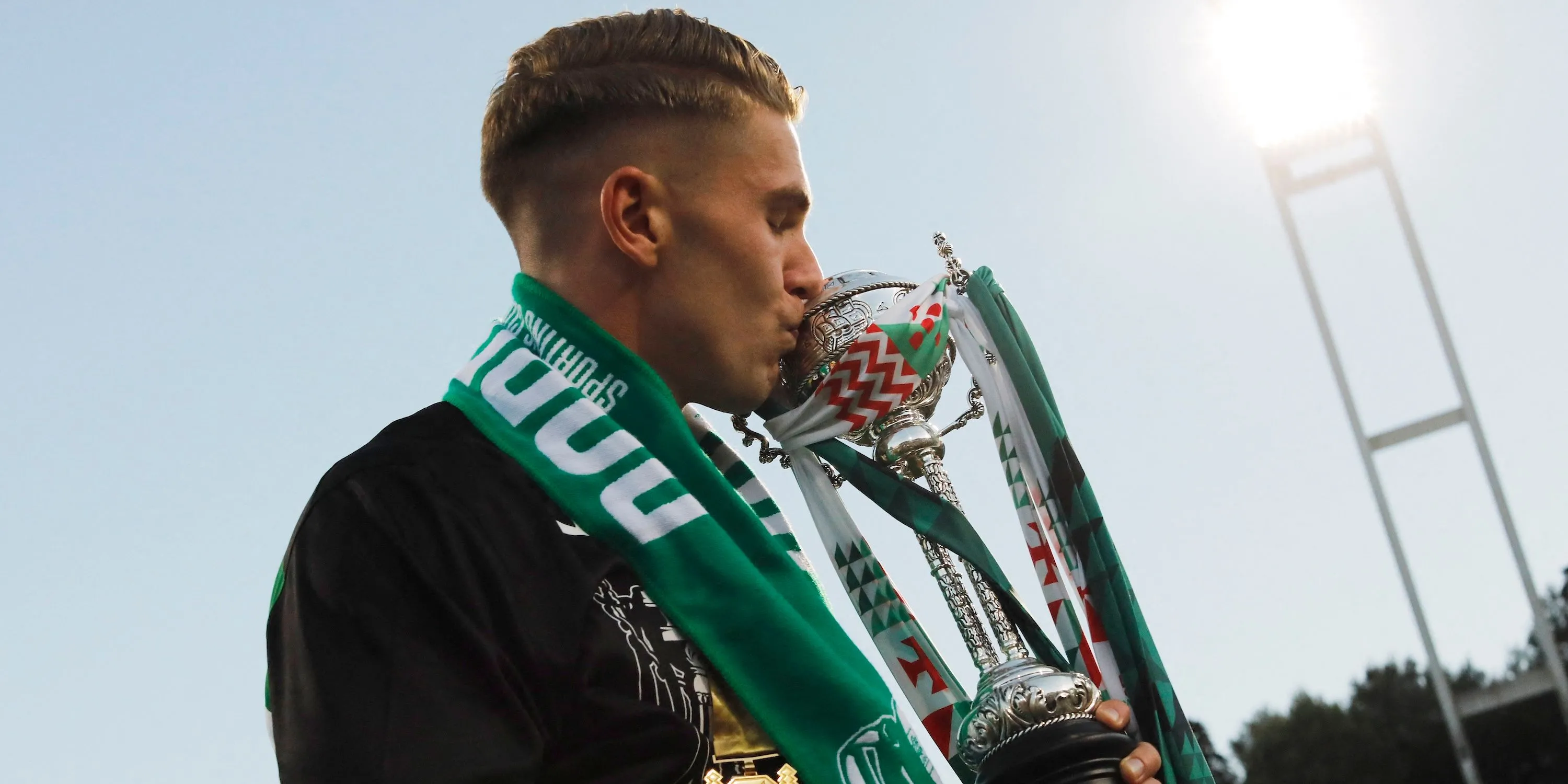 Viktor Gyokeres ăn mừng danh hiệu cùng Sporting CP
