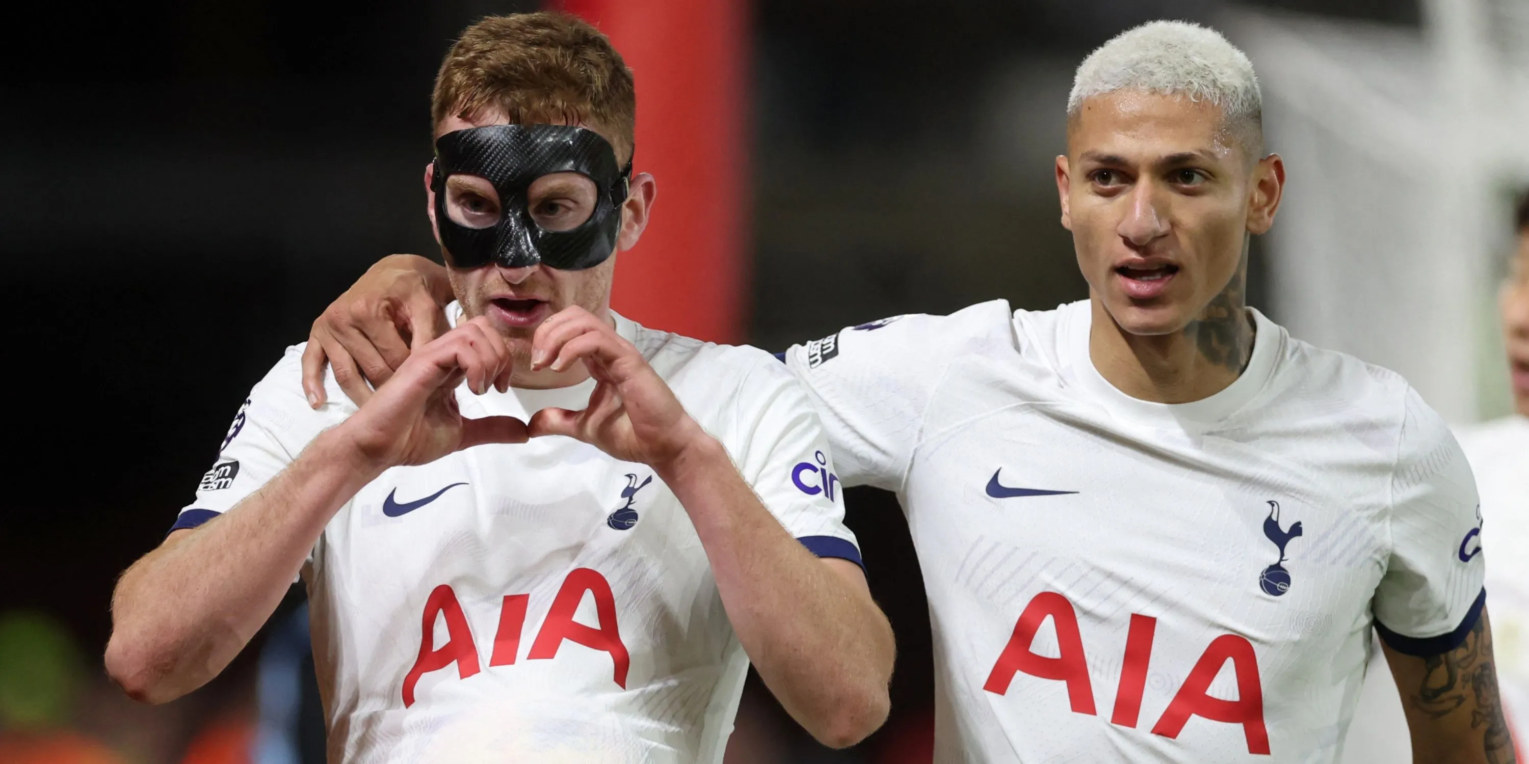 Cầu thủ Tottenham Hotspur ăn mừng bàn thắng tại Sân vận động Tottenham Hotspur.