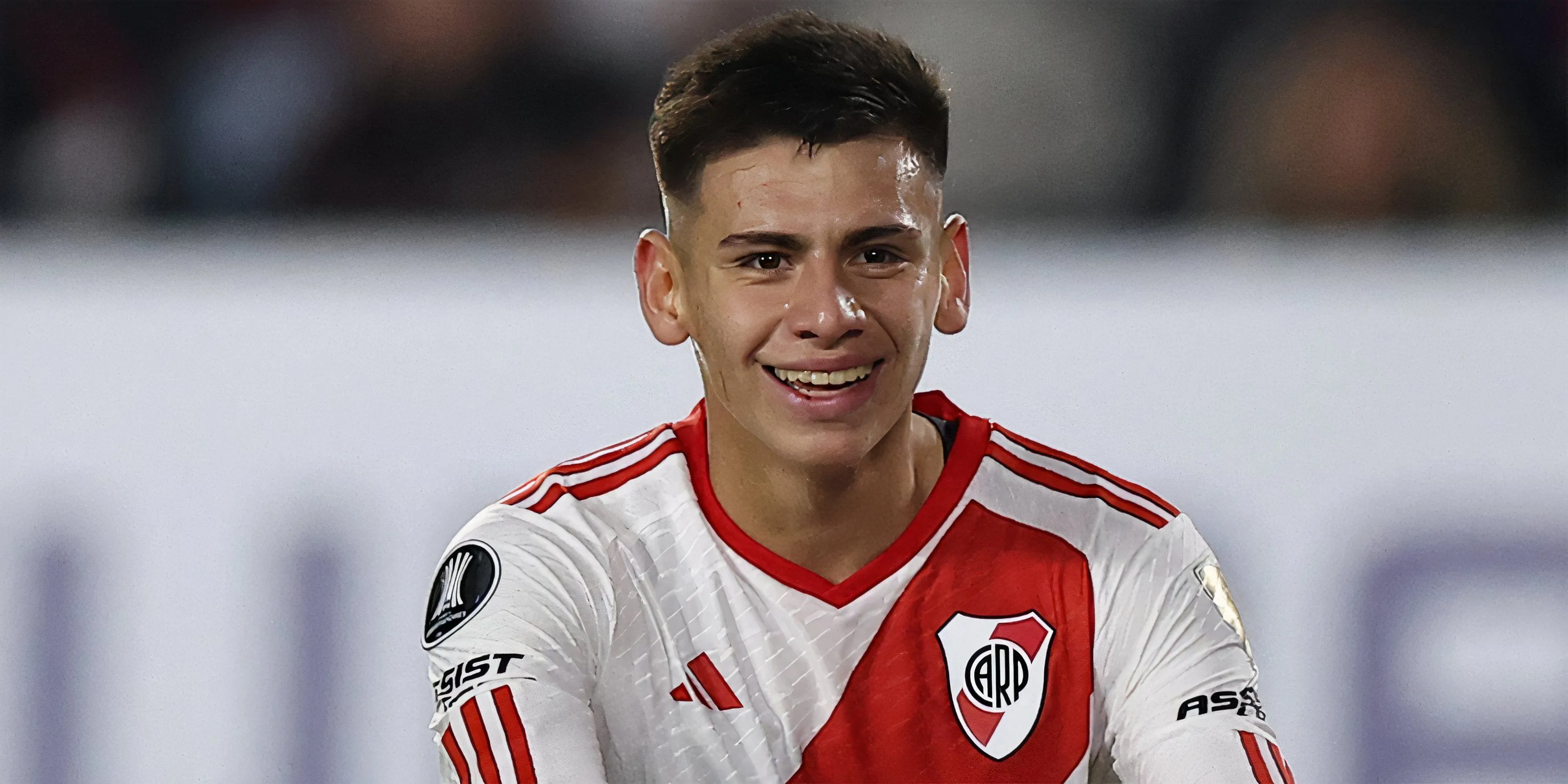 Claudio Echeverri khi còn thi đấu cho River Plate trước khi gia nhập Man City