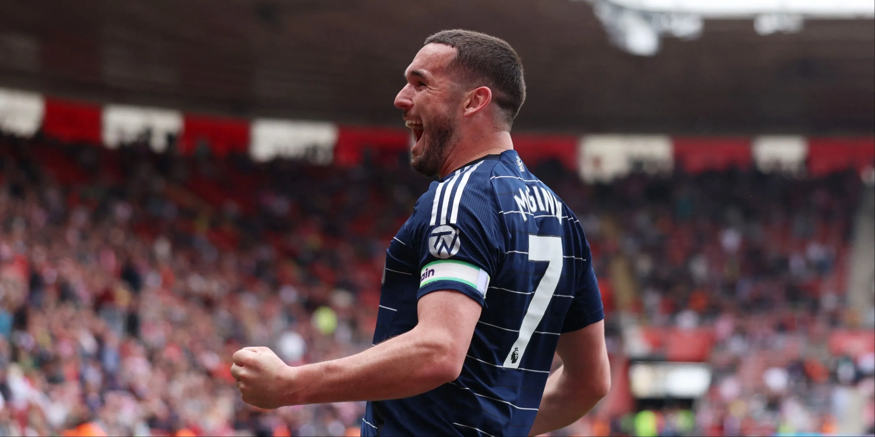 Đội trưởng John McGinn của Aston Villa, người đang đối mặt với tin đồn bị quan tâm bởi các câu lạc bộ khác