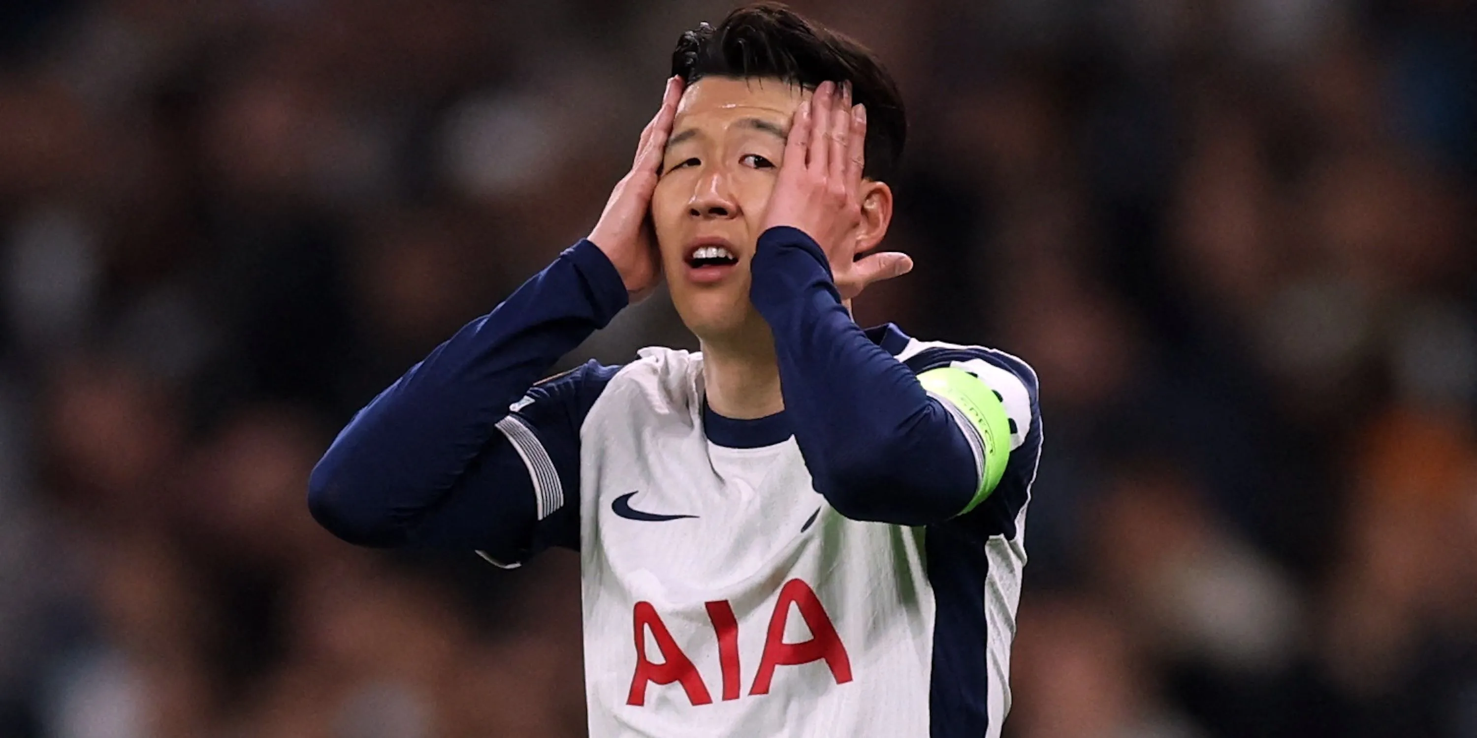 Đội trưởng Son Heung-min của Tottenham trên sân thi đấu