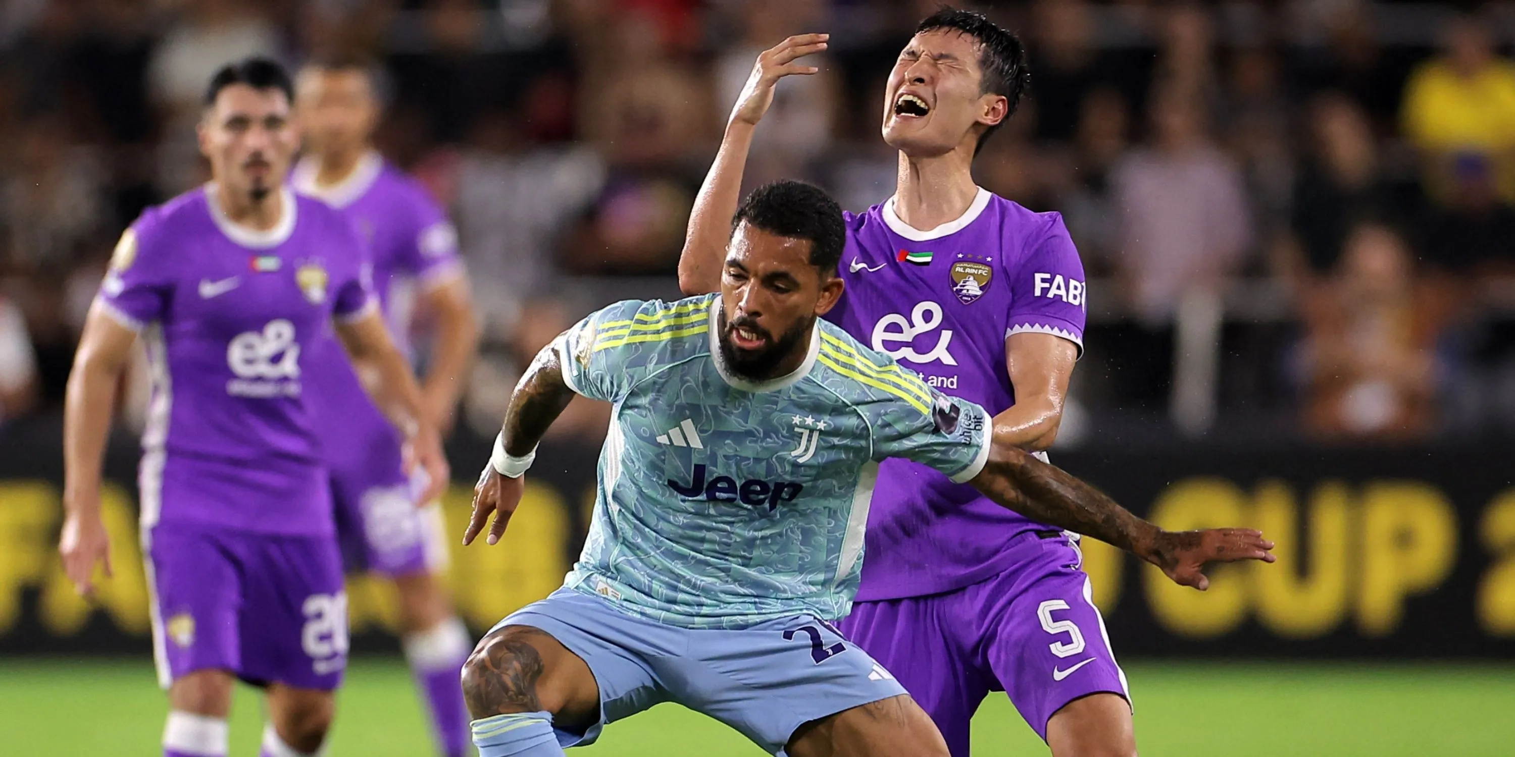 Douglas Luiz của Juventus trong một trận đấu Cúp Thế giới các CLB