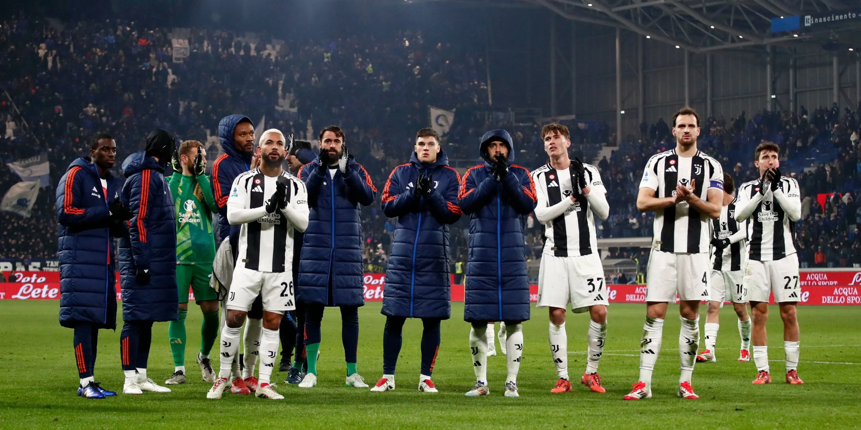Douglas Luiz thi đấu cho Juventus
