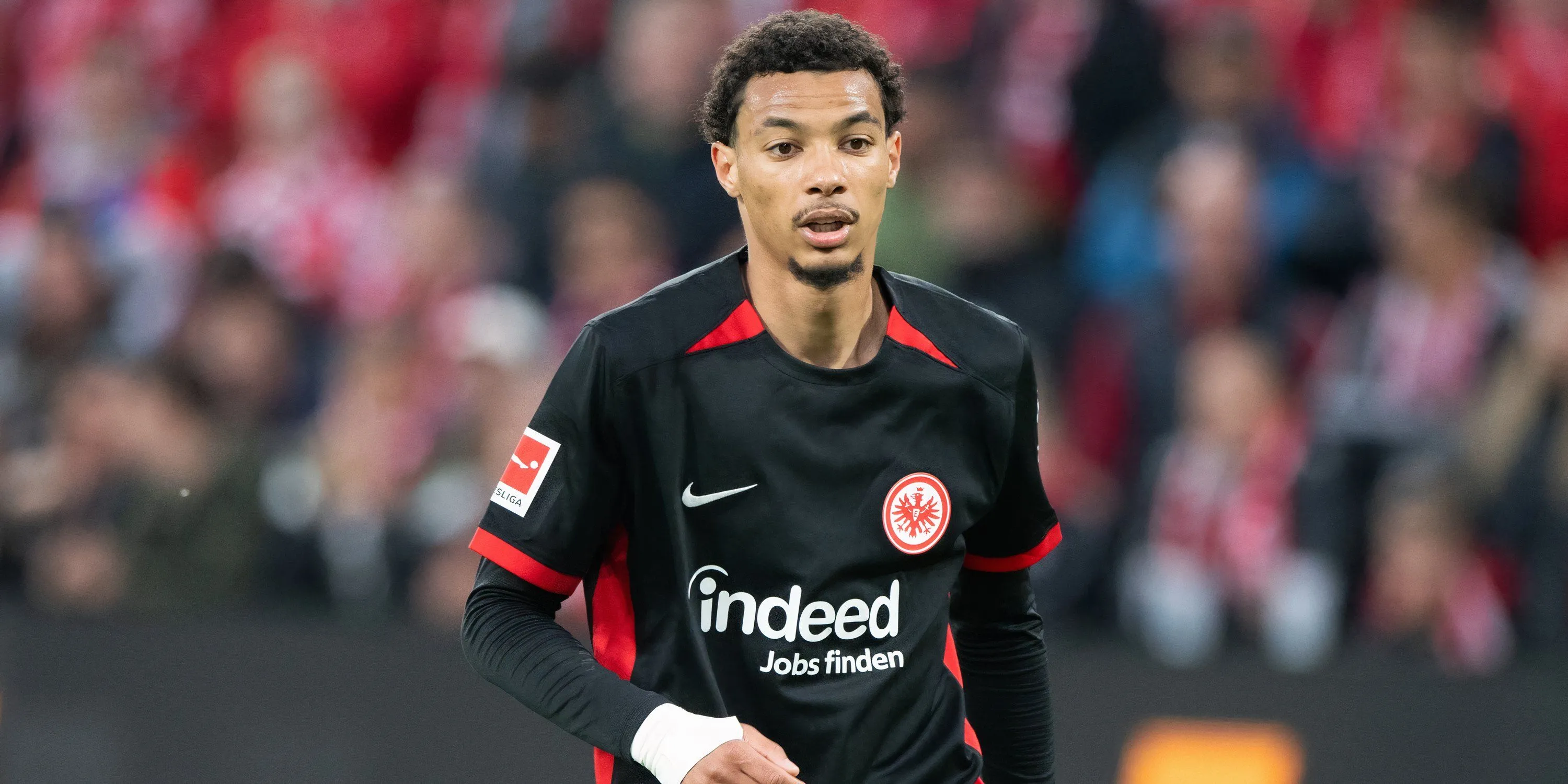 Hugo Ekitike dứt điểm trong màu áo Eintracht Frankfurt tại Bundesliga