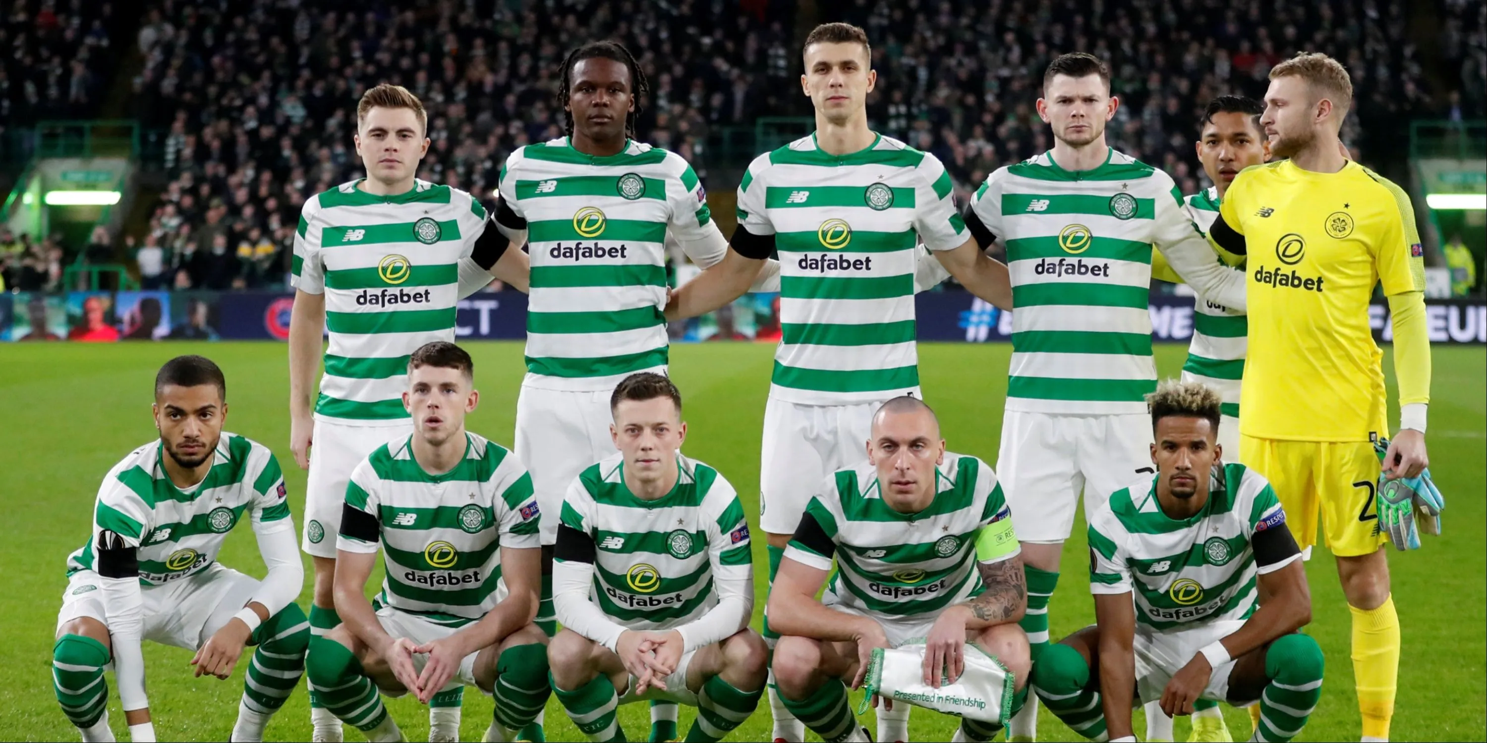 Huyền thoại Scott Brown (trung tâm) cùng đồng đội trong màu áo Celtic.