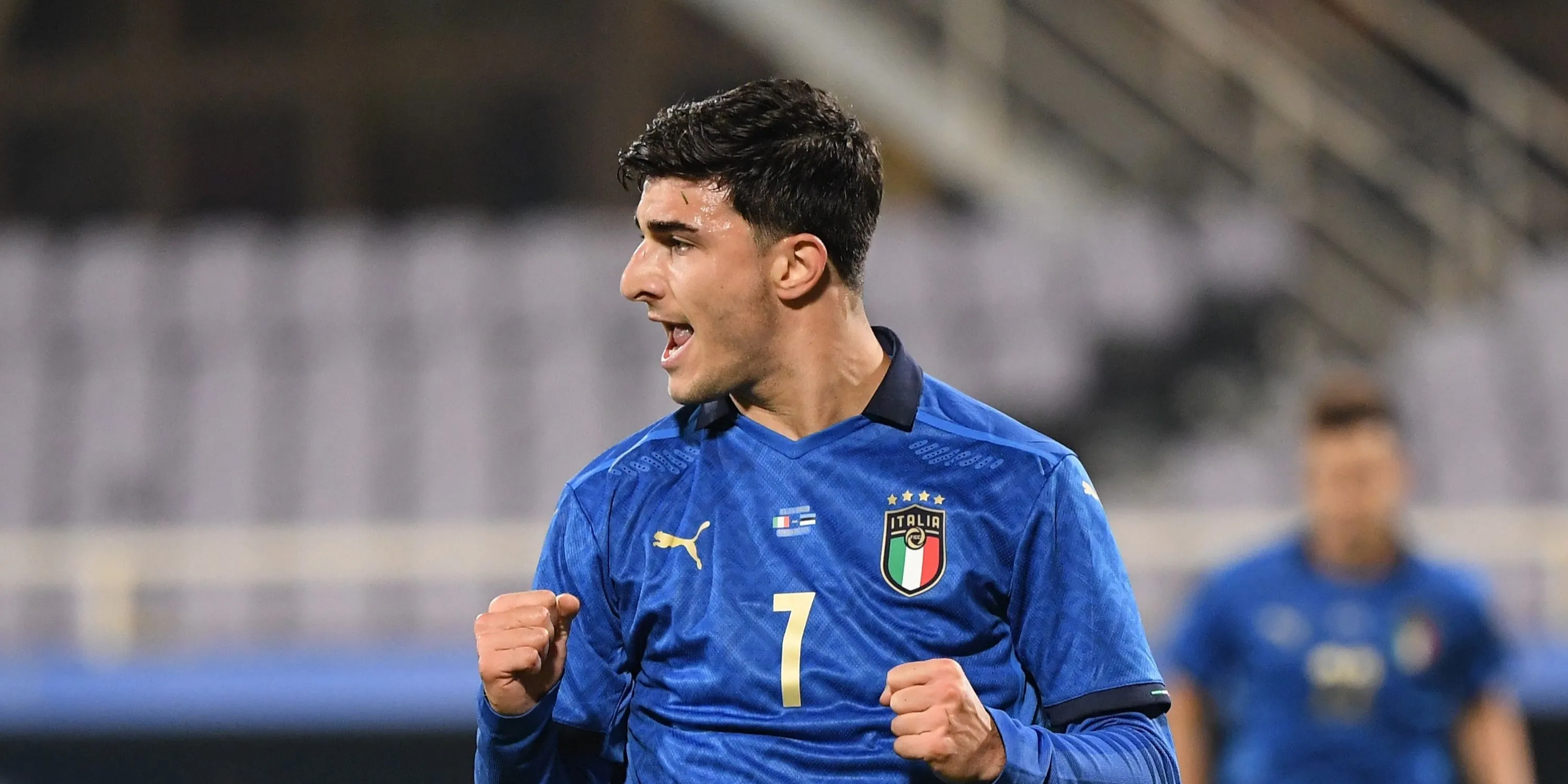 Riccardo Orsolini, tiền vệ tấn công của Bologna và mục tiêu chuyển nhượng tiềm năng của Manchester United, trong màu áo đội tuyển Italia.