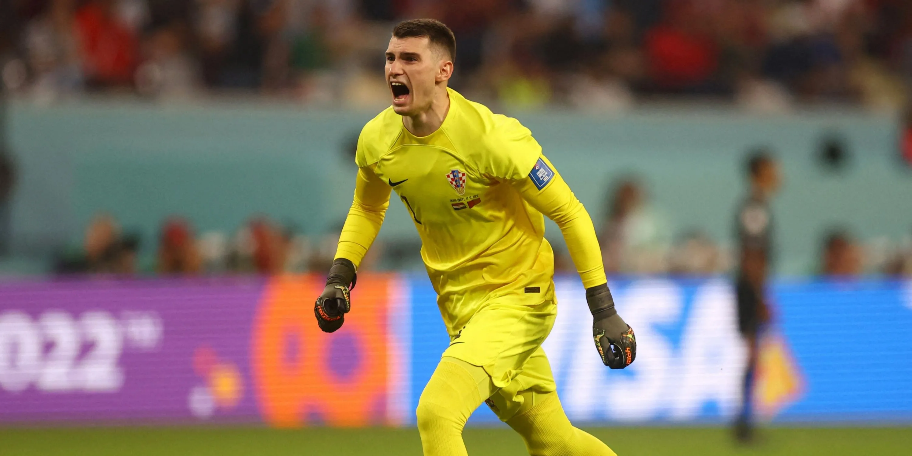 Thủ môn Dominik Livakovic trong màu áo Fenerbahce
