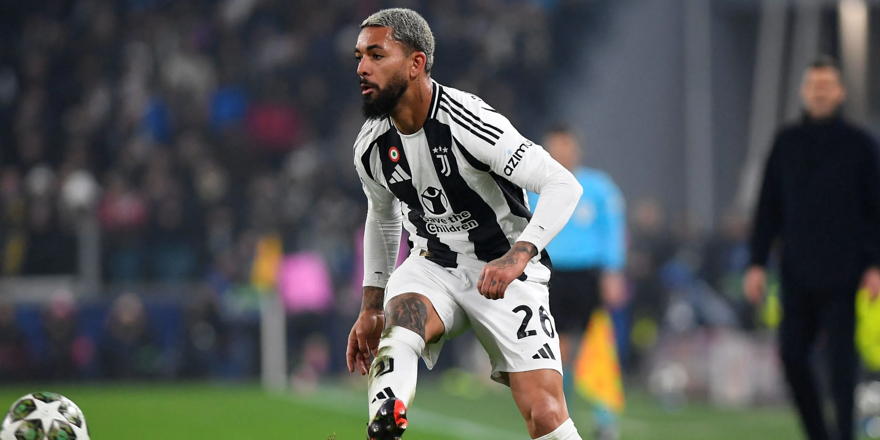 Tiền vệ Douglas Luiz trong màu áo Juventus