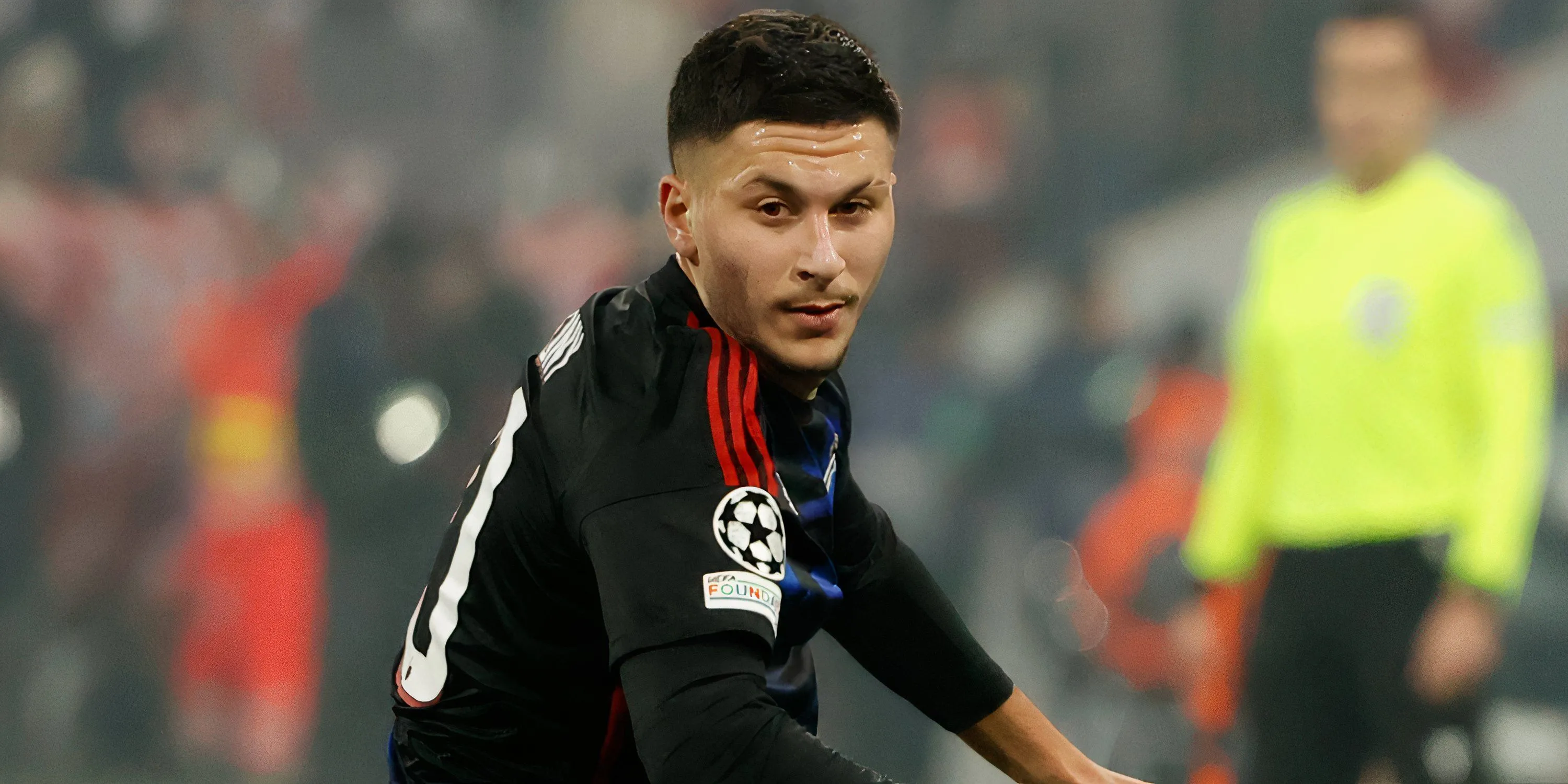 Tiền vệ Roony Bardghji của Barcelona khi còn thi đấu cho FC Copenhagen, thể hiện kỹ năng rê bóng và sự nhanh nhẹn trên sân