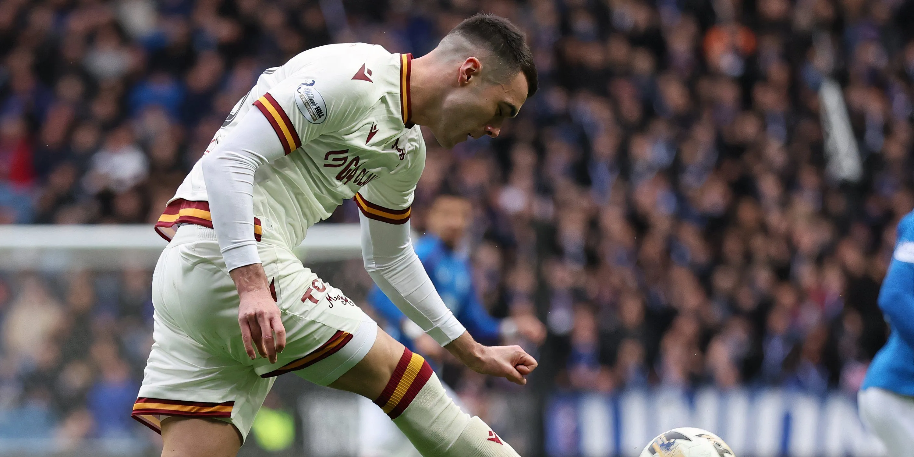 Tiền vệ trẻ Lennon Miller của Motherwell, mục tiêu của Celtic.