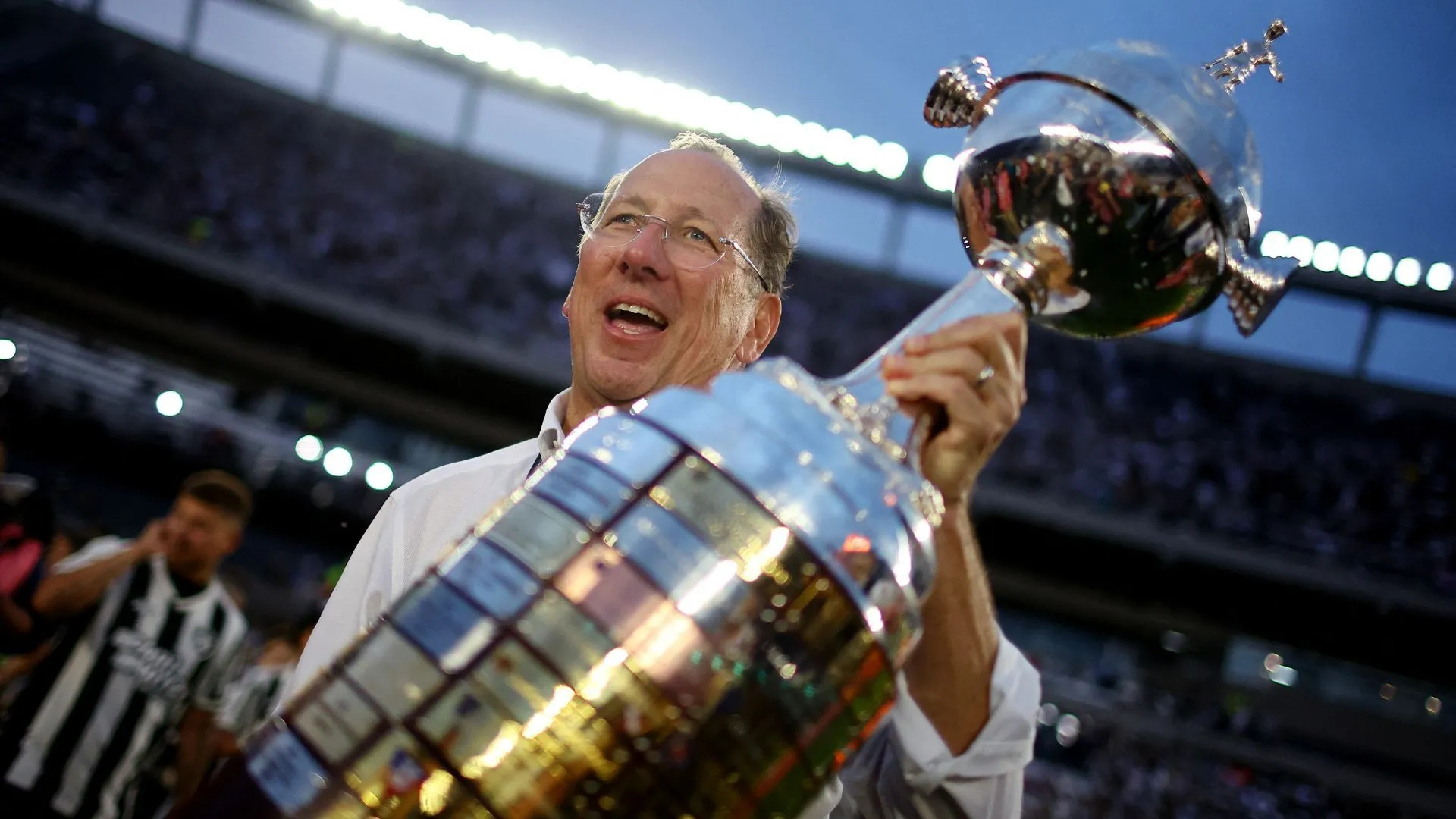 John Textor ăn mừng chức vô địch Copa Libertadores cùng Botafogo.