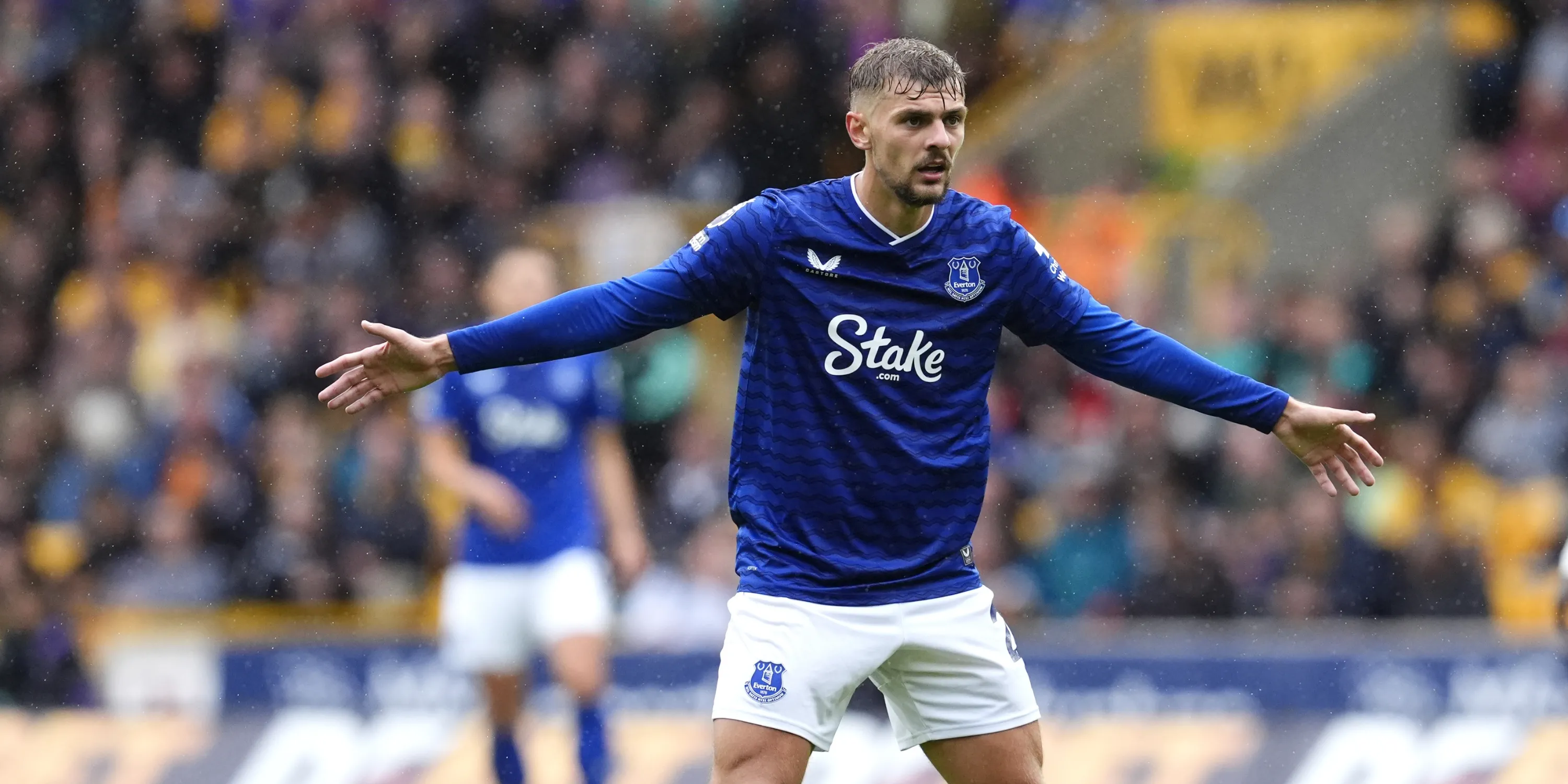 Kiernan Dewsbury-Hall trong màu áo Everton thi đấu Premier League